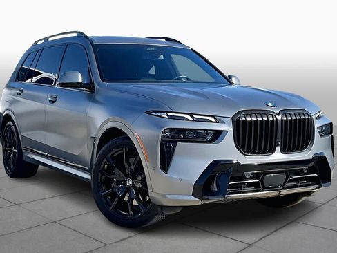 Used 2025 BMW X7 xDrive40i w/ M Sport Package image 3