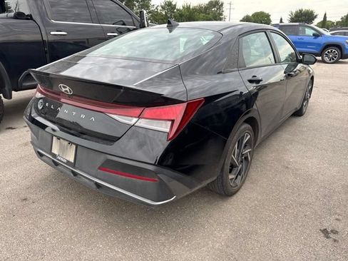 Used 2025 Hyundai Elantra Sport FWD image 6