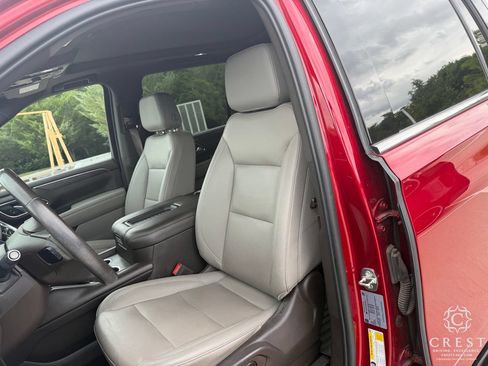 Used 2023 Chevrolet Suburban LT RWD image 12