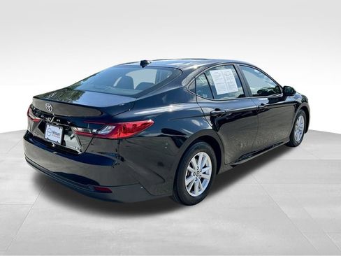 Used 2025 Toyota Camry LE FWD image 5
