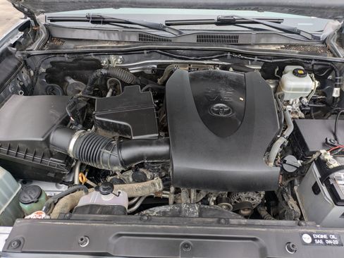 Used 2019 Toyota Tacoma TRD Off-Road AWD/4WD image 34