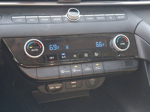 Used 2024 Hyundai Elantra SEL image 16