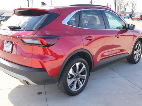 Used 2023 Ford Escape Platinum image 5