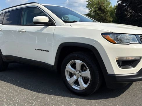 Used 2018 Jeep Compass Latitude w/ Cold Weather Group AWD/4WD image 13