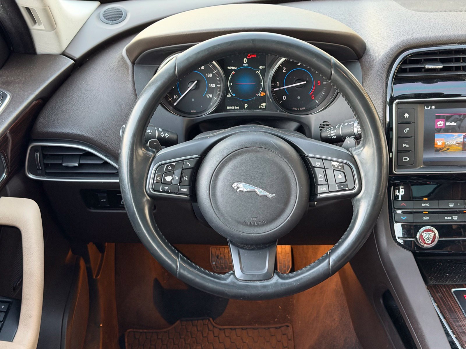 Used 2017 Jaguar F-PACE Prestige AWD/4WD image 8