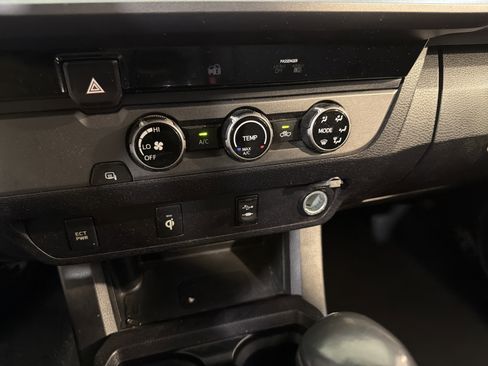 Used 2016 Toyota Tacoma TRD Sport w/ Towing Package image 19