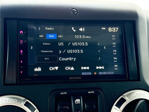 Used 2017 Jeep Wrangler Unlimited Rubicon w/ Dual Top Group AWD/4WD image 27