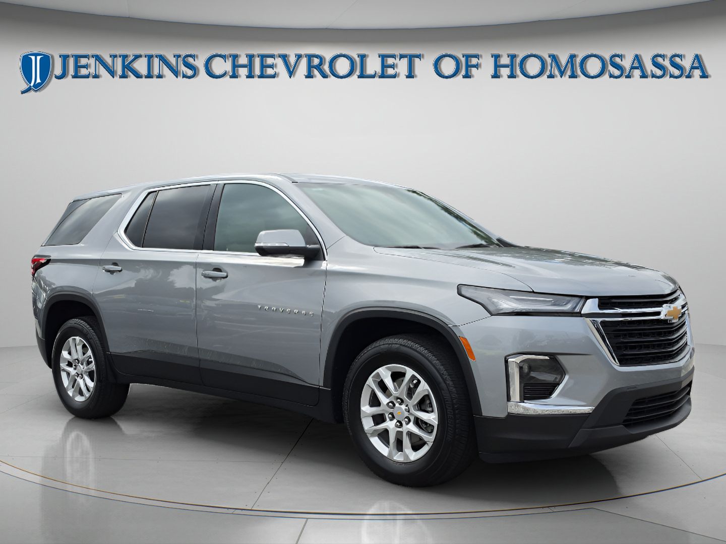 Used 2023 Chevrolet Traverse LS w/ Safety Package FWD image 2