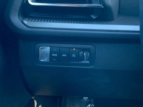 Used 2025 Chevrolet Traverse LT image 22