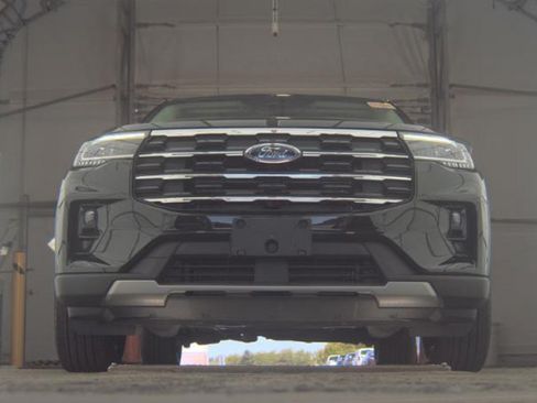 Used 2025 Ford Explorer Active w/ Active Comfort Package AWD/4WD image 3