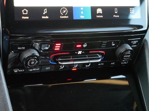 Used 2024 Jeep Grand Cherokee L Limited w/ Black Appearance Package image 24