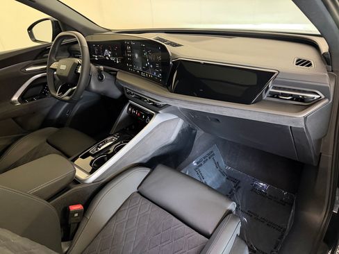 Used 2025 Audi SQ5 Premium Plus AWD/4WD image 32