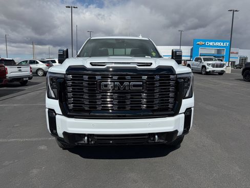 New 2026 GMC Sierra 3500 Denali Ultimate w/ LPO, Black Badging Package AWD/4WD image 8