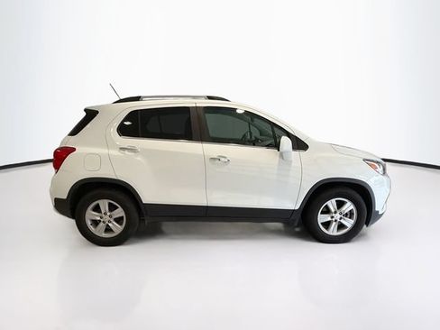 Used 2020 Chevrolet Trax LT w/ LT Convenience Package FWD image 8