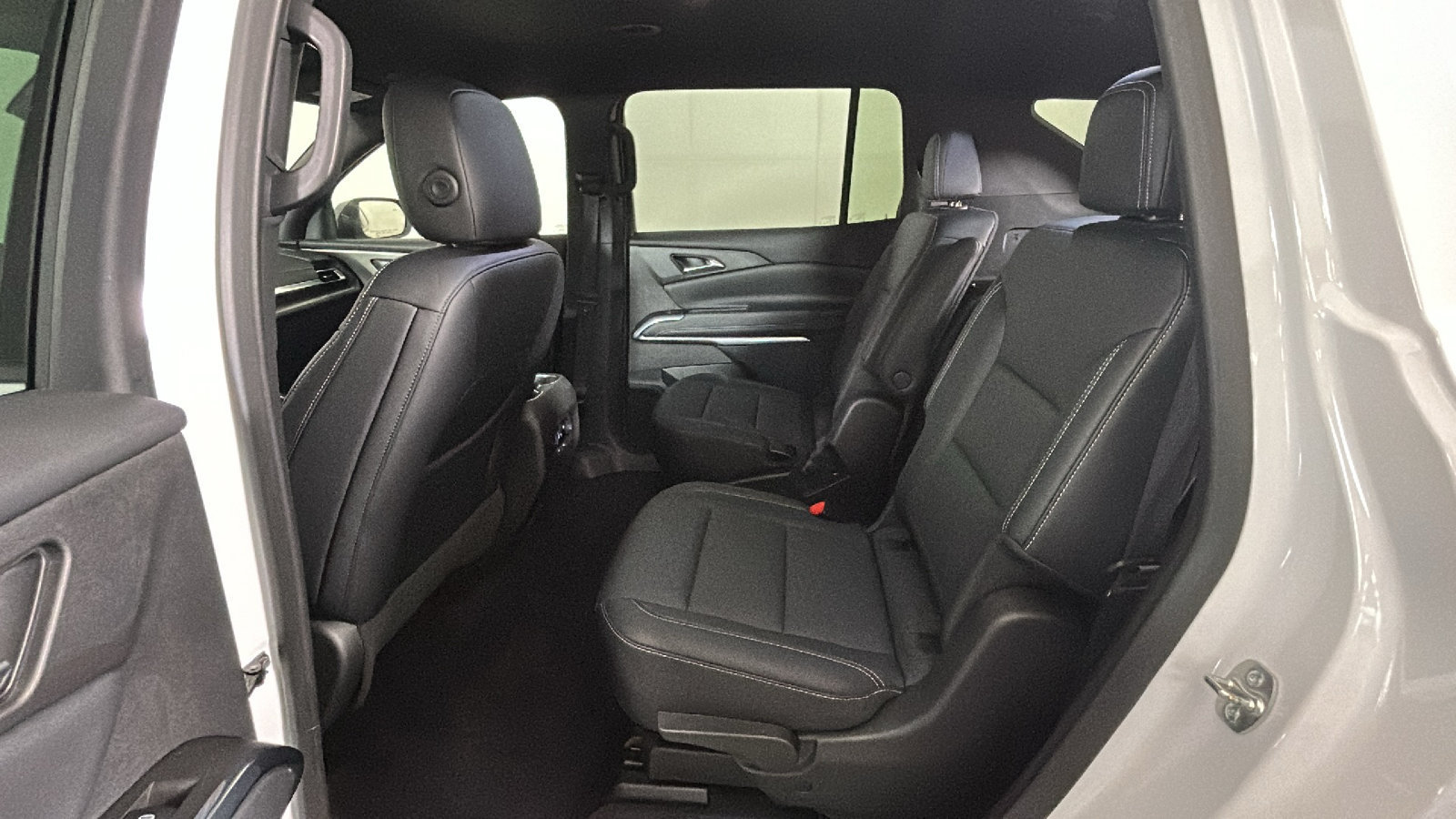 Used 2025 Chevrolet Traverse LT AWD/4WD image 32