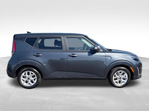 Used 2025 Kia Soul LX w/ LX Technology Package FWD image 9
