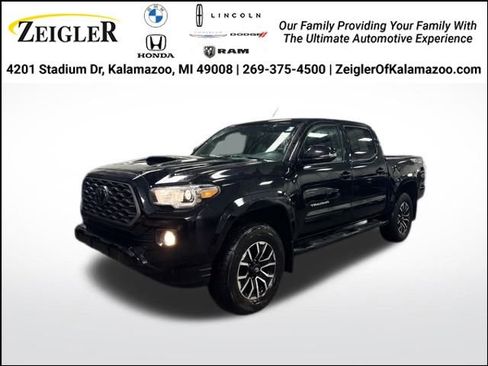 Used 2022 Toyota Tacoma TRD Sport image 1