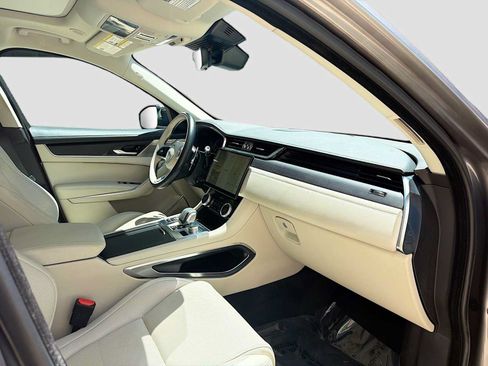 Certified 2022 Jaguar F-PACE S AWD/4WD image 8