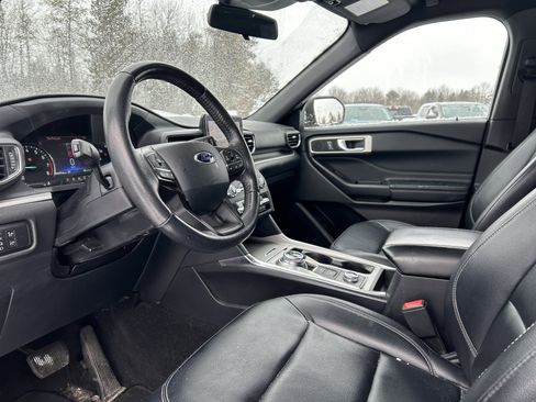 Used 2020 Ford Explorer XLT w/ Equipment Group 202A image 11