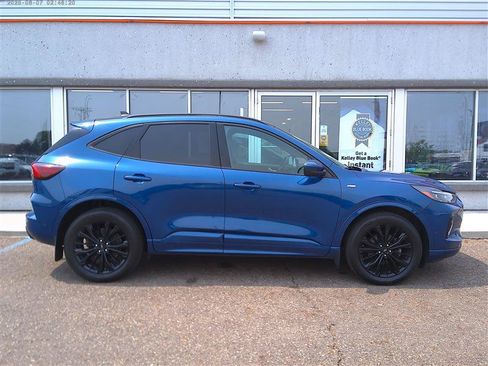 Used 2023 Ford Escape ST-Line Elite w/ Premium Technology Package AWD/4WD image 4