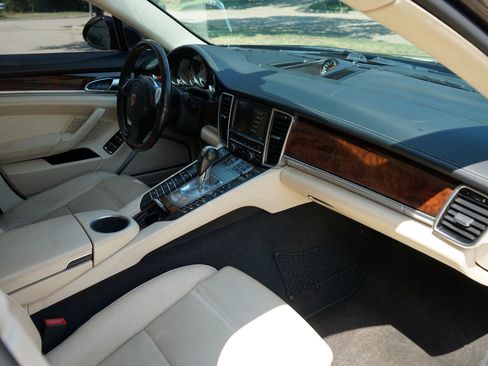 Used 2013 Porsche Panamera GTS image 7