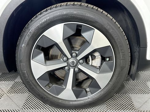 Used 2023 Volvo XC40 B4 Ultimate image 31