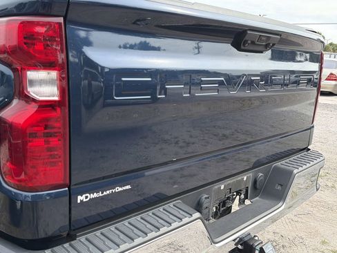 Used 2022 Chevrolet Silverado 1500 LT AWD/4WD image 6