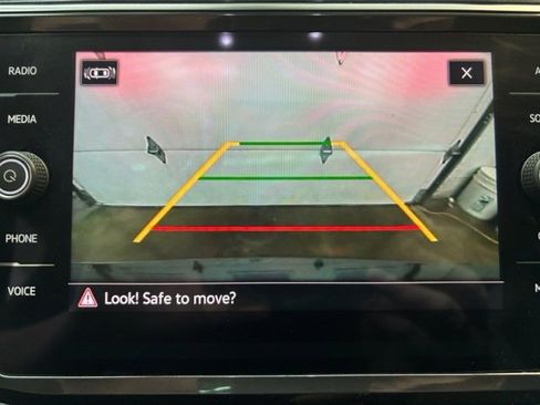 Used 2022 Volkswagen Tiguan SE R-Line image 25