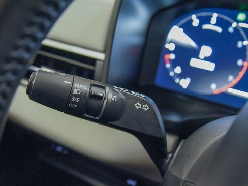 Used 2025 Mitsubishi Outlander SE image 23