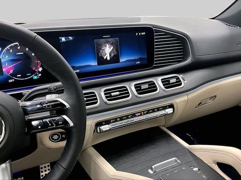 Certified 2026 Mercedes-Benz GLS 580 4MATIC image 7