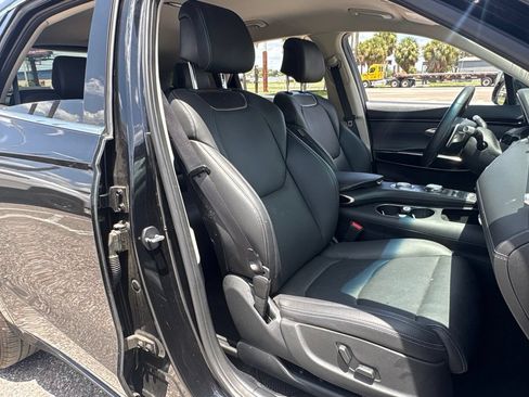 Used 2025 Genesis GV70 2.5T AWD/4WD image 17