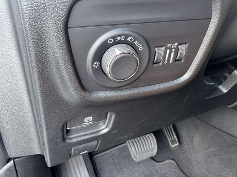 Used 2024 Jeep Grand Cherokee Laredo RWD image 34