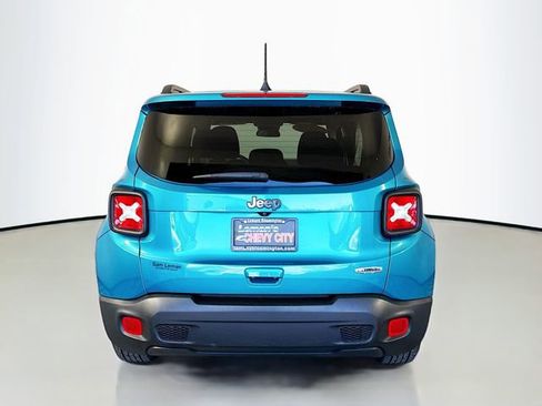Used 2020 Jeep Renegade Latitude w/ Cold Weather Group FWD image 7