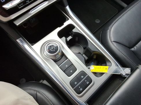 Used 2020 Ford Explorer XLT w/ Equipment Group 202A RWD image 34