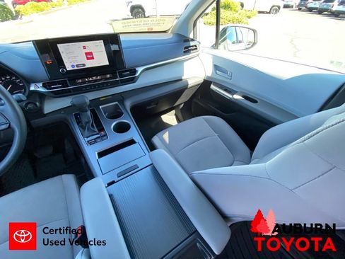 Certified 2026 Toyota Sienna LE FWD image 30
