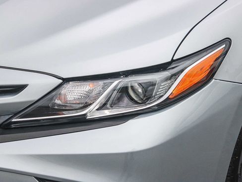 Used 2019 Toyota Camry SE w/ Carpet Mat Package FWD image 5