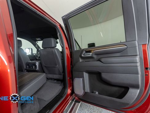 Used 2025 Chevrolet Silverado 2500 High Country w/ Technology Package AWD/4WD image 34