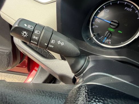 Certified 2021 Toyota RAV4 XLE AWD/4WD image 29