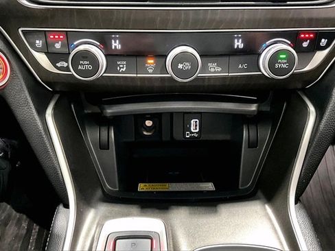 Used 2019 Honda Accord Touring image 16