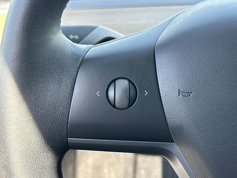 Used 2022 Tesla Model 3 image 12