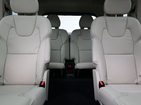 Used 2025 Volvo XC90 B6 Ultra w/ Protection Package image 17