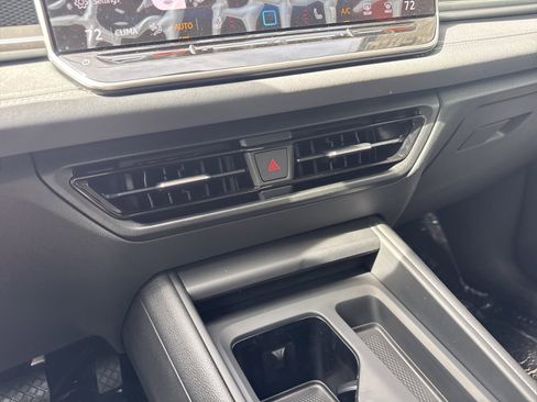 New 2026 Volkswagen Tiguan SE FWD image 25