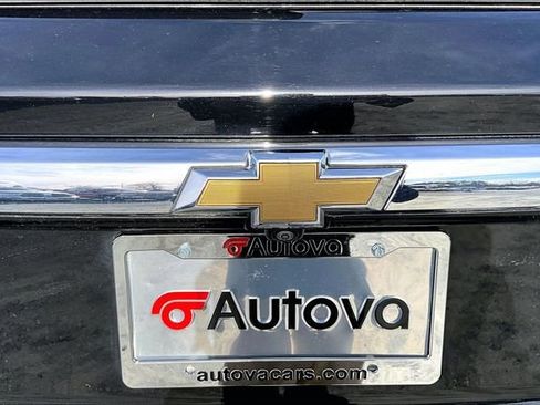 Used 2023 Chevrolet Traverse LT image 32