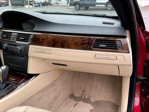 Used 2013 BMW 328i Convertible image 18