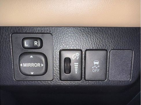 Used 2013 Toyota RAV4 XLE image 22