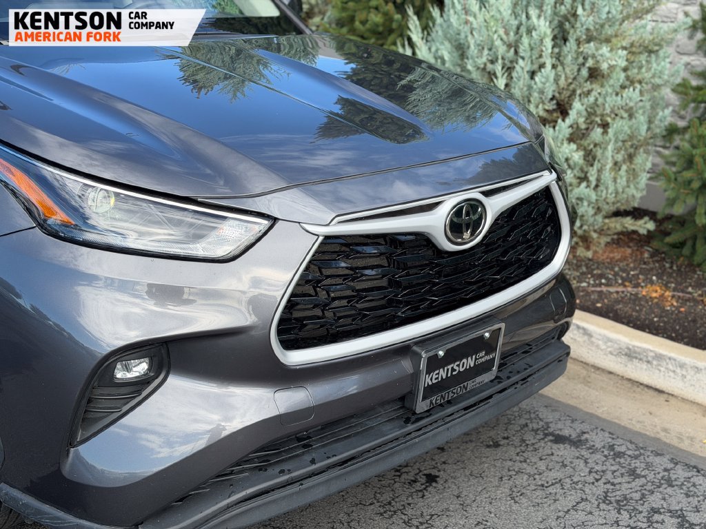 Used 2025 Toyota Highlander LE AWD/4WD image 11