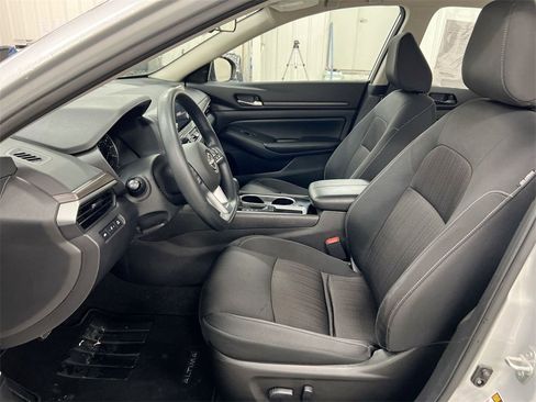 Used 2024 Nissan Altima 2.5 SV image 19