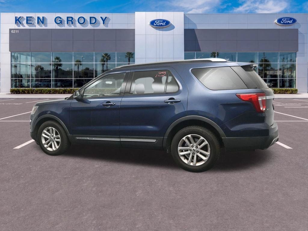 Used 2017 Ford Explorer XLT w/ Equipment Group 201A FWD image 3