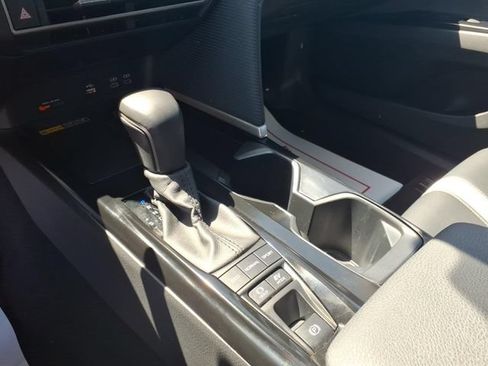 Used 2025 Toyota Camry SE w/ Convenience Package FWD image 16