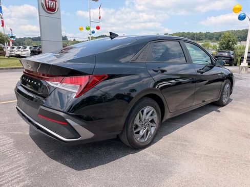 Used 2024 Hyundai Elantra SEL FWD image 4